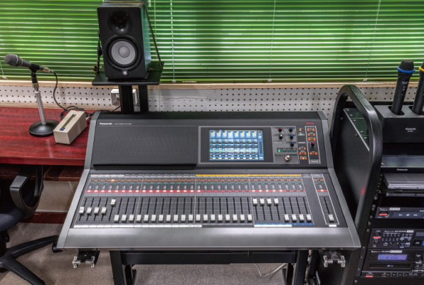 写真：デジタルミキサーWR-DX400