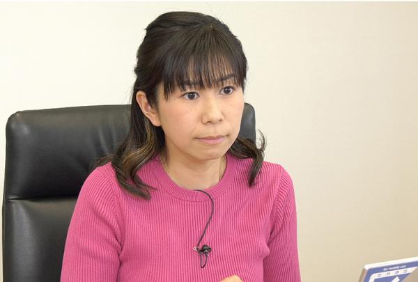 写真：情報イノベーション事業部 東京第3営業本部 営業第2部 第2課吉岡あずさ 様