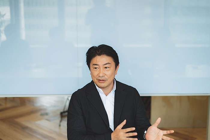 鈴木康弘氏