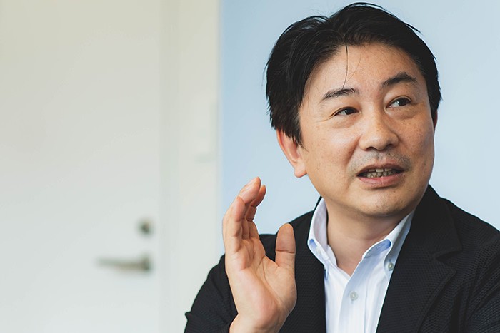 鈴木康弘氏