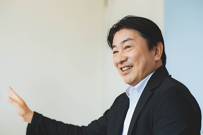 鈴木康弘氏
