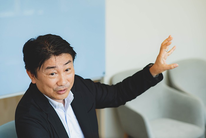 鈴木康弘氏