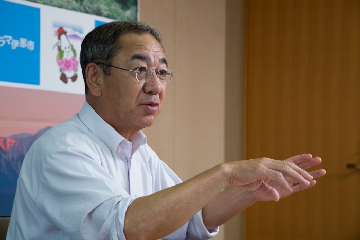 白鳥孝氏
