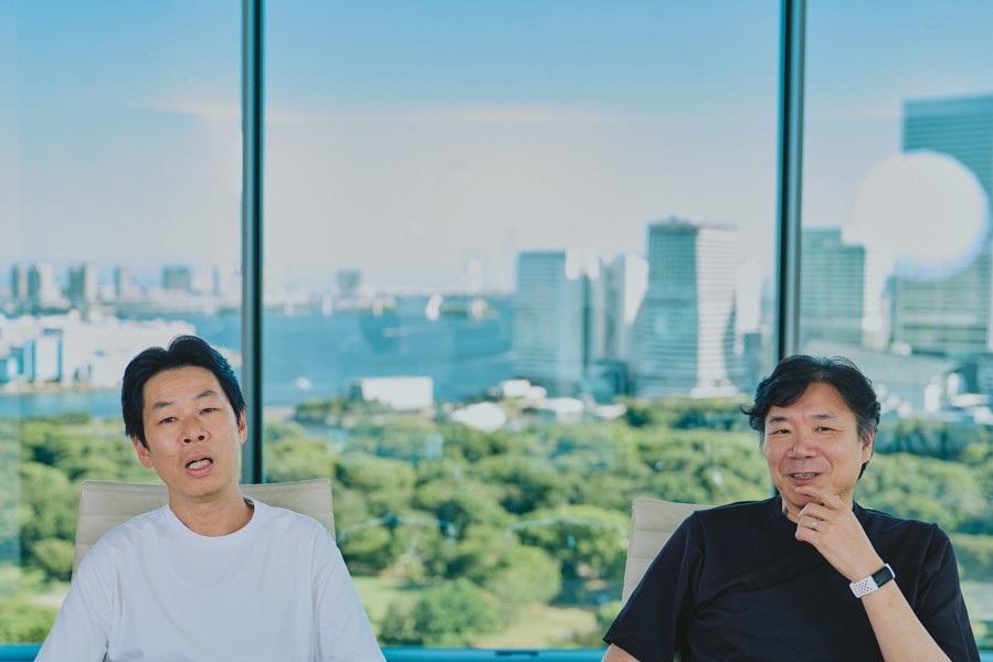  河野 昭彦（右）と向野 孔己