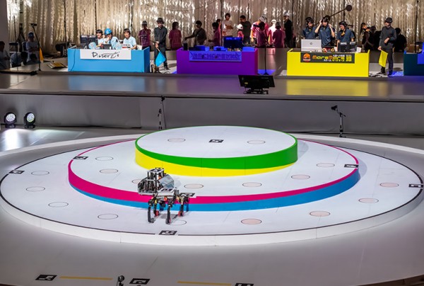 写真：ロボットが対戦するフィールドの様子