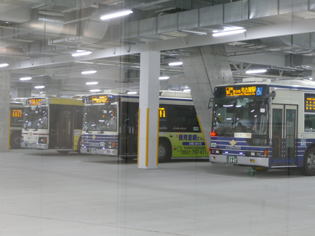 写真：名古屋駅バスターミナル（待機場）