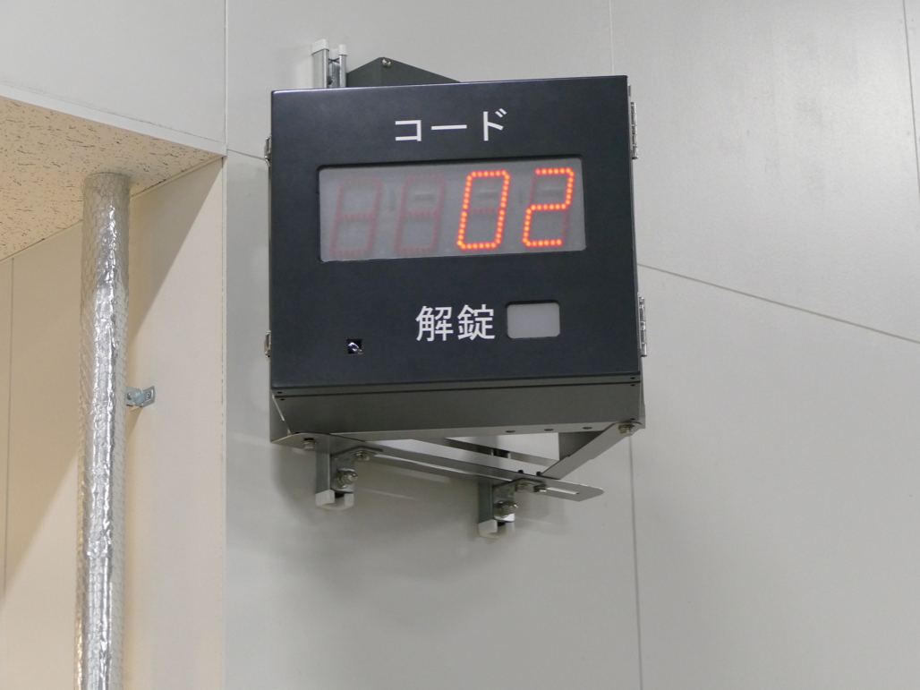 写真：リモコン受光操作表示器