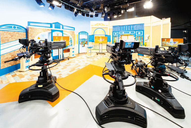 写真：スタジオカメラAK-UC4000