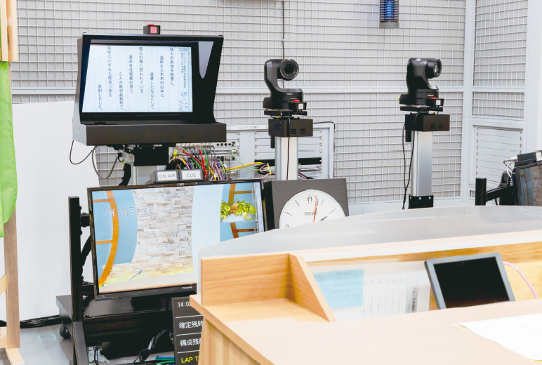 写真：プロンプターカメラ