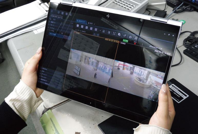 写真：防災センターの専用端末（タブレット）