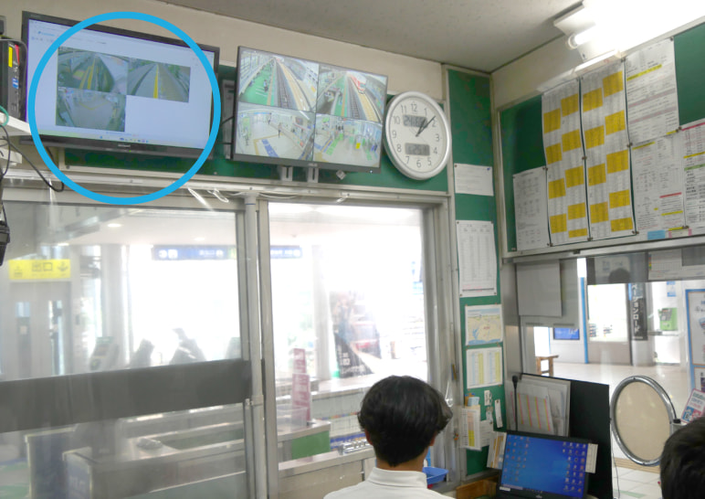 写真：有人駅の窓口