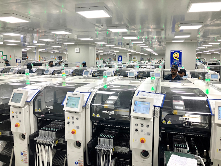 Noida工場には実装ラインが17ラインあり、全てパナソニックの実装機(1ラインあたり約10台)を採用。Dixonグループではインド内14工場の多くの工場でパナソニックの実装設備を採用中。