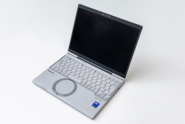 最新レッツノートの採用で快適な業務環境を実現