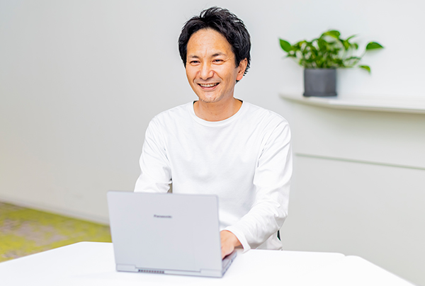 エーザイ株式会社　グローバルデジタル業務改革本部　日本・EAGSリージョン　プラットフォーム変革ユニット　デバイス管理グループ　グループ長　佐治 豊様※所属は納入時のものです。